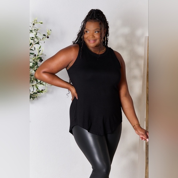 New Round Neck Wide Strap Black Tank Perfect For The Summer - Picture 2 of 5